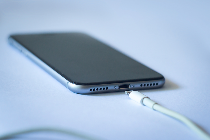Ricaricare la batteria del tuo iPhone, tre miti da sfatare